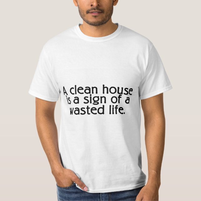 T-shirts Uma casa limpa é um sinal de uma vida desperdiçada (Frente)