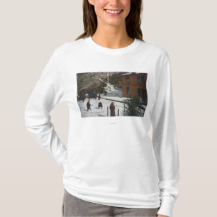 T-shirts Uma cena do inverno, adultos que jogam na neve