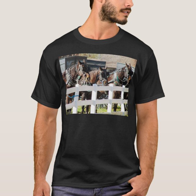 T-shirts Uma Linha de Cavalos Amish (Frente)