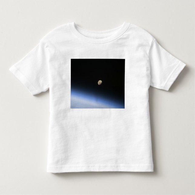 T-shirts Uma lua gigante visível sobre a atmosfera da Terra (Frente)