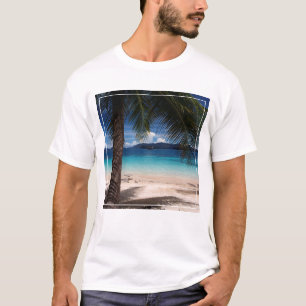 T-shirts Uma praia na ilha de Wai do Koh em Tailândia