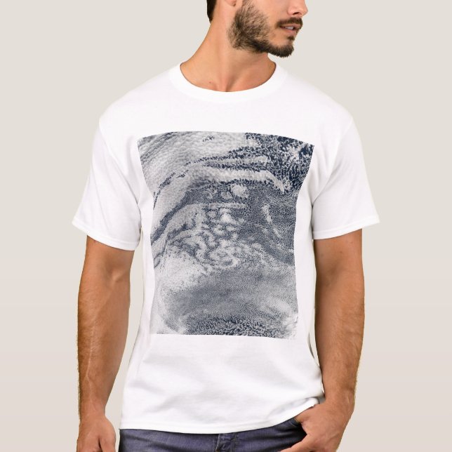 T-shirts Uma rede de nuvens sobre o Oceano Pacífico (Frente)