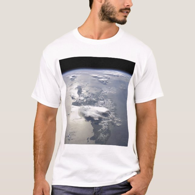 T-shirts Uma visão panorâmica da ilha de Hispaniola (Frente)