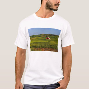 T-shirts Uma vista panorâmica de um celeiro em Moscow Idaho