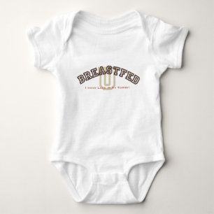 T-shirts Universidade criada ao peito