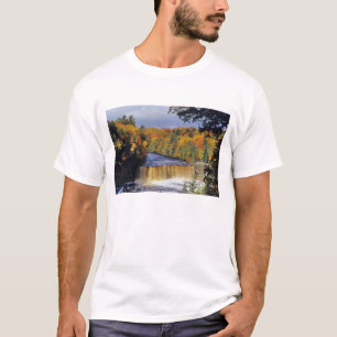 T-shirts Upper Tahquamenon Falls in UP Michigan no outono