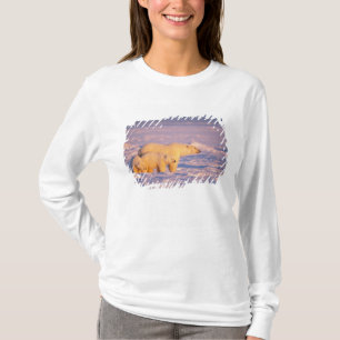 T-shirts Urso polar com filhotes de primavera no congelado
