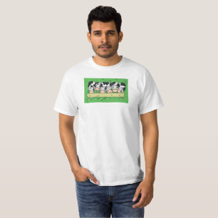 T-shirts Vacas e Capas no Campo de um Agricultor