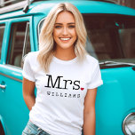 T-shirts Vintage Black Personalised Wedding Monograma<br><div class="desc">Camisa de sobrenome personalizada para a Sra. ou Future Sra. Recursos texto de máquina de escrever em preto com sotaque cardíaco vermelho. Visite a nossa loja para a camisa do Sr.,  que faz um presente de casamento único,  e perfeito para o casal vestir na lua de mel!</div>