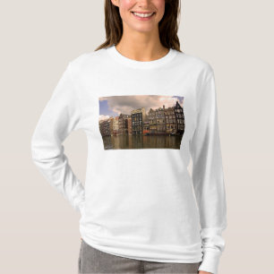 T-shirts Vista da arquitetura única e de casas com frontões