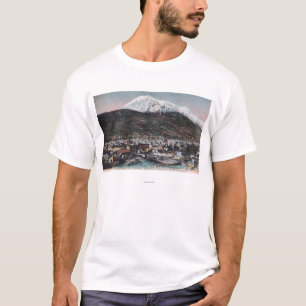 T-shirts Vista da cidade e da montagem DeweySkagway, AK