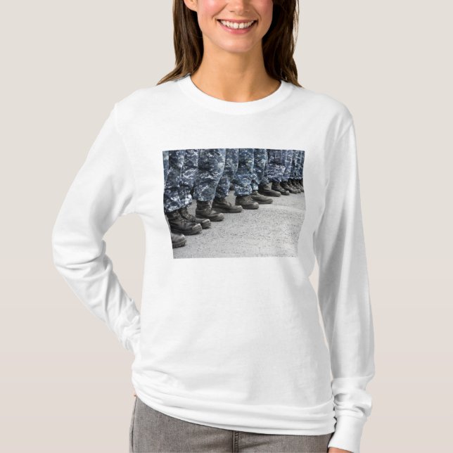 T-shirts Vista de seção baixa dos marinheiros (Frente)