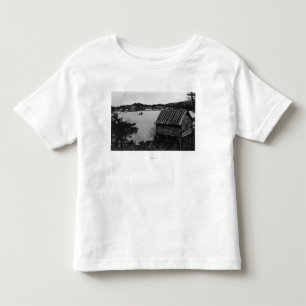 T-shirts Vista de Seldovia, Alaska através da água