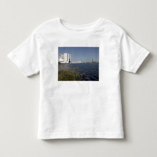 T-shirts Visto através da bacia, vaivém espacial Atlantis