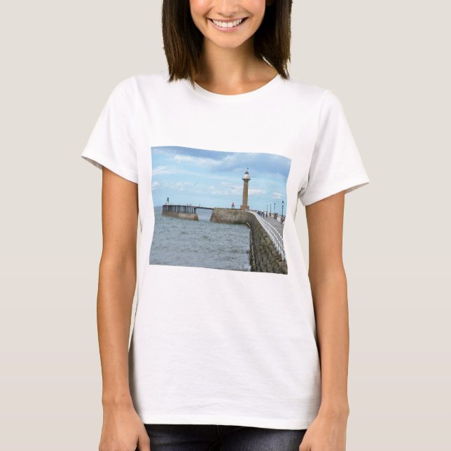 T-shirts Whitby no North Yorkshire, Inglaterra. (Frente)