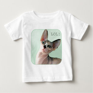 T-shirts Winky diz: "LOL!"