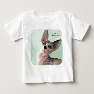 T-shirts Winky diz: "LOL!"