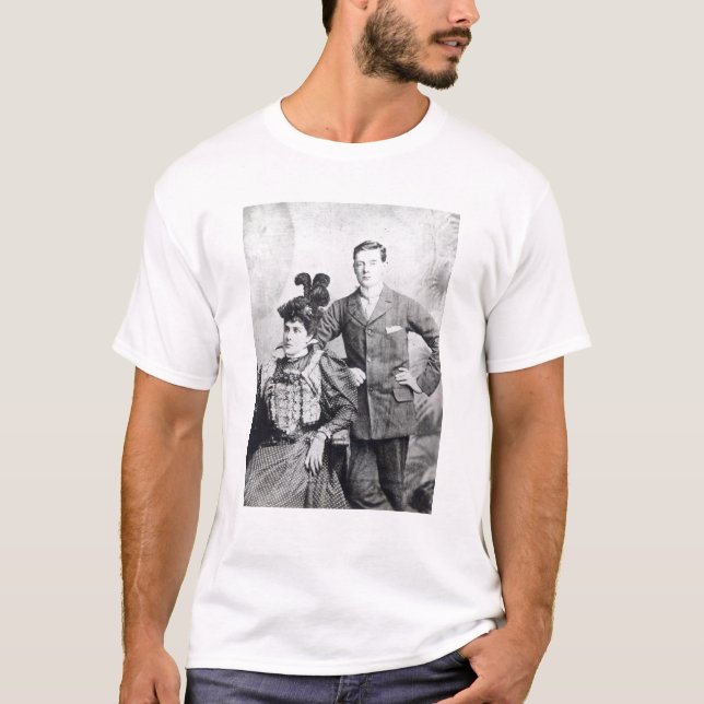 T-shirts Winston Churchill com seu mãe 2 (Frente)
