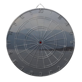 Tabla Dardos Ar livre áspero e águas de um Loch