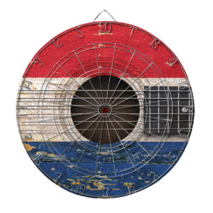 Tabla Dardos Bandeira holandesa na guitarra acústica velha