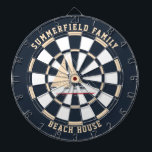 Tabla Dardos Casa de praia da família náutica personalizada<br><div class="desc">A família temática náutica casa jogos de praia prato com um barco à vela e a tipografia moderna que faz uma família perfeita se unir a jogos ou simplesmente sair com amigos. Perfeito para festas de solteiro. Veja os outros itens correspondentes como camisetas para o resto da família - mãe,...</div>