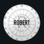 Tabla Dardos Cinza branca moderna nome do conselho dardo<br><div class="desc">Conselho moderno de dardo branco com um nome de tipografia preta e monograma de cinzas. Personalize com nome e inicial.</div>