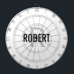 Tabla Dardos Cinza branca moderna nome do conselho dardo<br><div class="desc">Conselho moderno de dardo branco com um nome de tipografia preta e monograma de cinzas. Personalize com nome e inicial.</div>