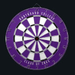 Tabla Dardos Classe Personalizada da Faculdade de 20XX | Roxo<br><div class="desc">Personalize isso com seu próprio texto e cores! O exemplo mostrado tem o texto superior "Dartboard College" e o texto inferior "Class of 20XX" com uma paleta de cor roxa, cinza, preta e branca. Isto faz um presente de excelente para estudantes universitários ou um presente de formatura para um novo...</div>