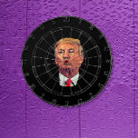 Tabla Dardos Funny Donald Trump Pucker Board<br><div class="desc">O batedor de marca comercial de Trump é o touro nesta design patriótica e divertida.</div>