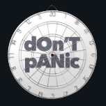 Tabla Dardos Gráfico legal moderno, simples e ousado de Não Pân<br><div class="desc">Design de tipografia moderna,  simples e ousada de um ditado que diz "Não entrar em pânico" em cinza. Arte gráfica legal,  urbana,  moderna e lúdica</div>