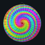 Tabla Dardos Hippie retro da tintura do laço psicadélico<br><div class="desc">Características deste design groovy do dartboard um brilhante,  swirly arco-íris das cores em um teste padrão tingido em nó. É um divertimento,  design retro para os hippys/bohemians pacifistas que amam os anos 60,  os anos 70 e a cor psicadélico.</div>
