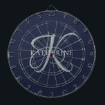 Tabla Dardos Marinho de Script Monograma Elegante Moderno Azul<br><div class="desc">O elegante design apresenta sua inicial em um lindo roteiro de caligrafia com flores que envolvem seu nome familiar. Faz um presente de excelente para a vovó, um aniversário, para Dia de as mães ou qualquer outro feriado familiar.</div>