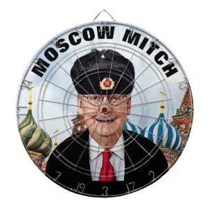 Tabla Dardos Moscovo Mitch McConnell no chapéu do russo