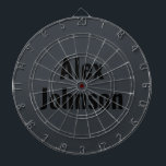 Tabla Dardos Na moda e Monograma preto onyx sofisticado<br><div class="desc">Uma fusão perfeita de estética e estilo. Esta design mostra um fundo onyx colorido moderno e elegante com uma elegante sombra preta escura para o seu nome, criando um design de monograma impressionante e sofisticado. Personalize-os com seu nome ou qualquer texto preferido, transformando-os em uma representação única de sua individualidade...</div>