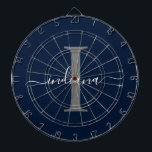 Tabla Dardos Nome do Monograma Marinho do Script Inicial Azul<br><div class="desc">Marinho Blue Cinza Monograma Script Name Modern Dart Board (Placa moderna de dardos),  você pode facilmente editar com seu nome e inicial clicando no botão "Personalizar". Altere completamente as cores do texto e do plano de fundo quando selecionar o link "Personalizar isso".</div>