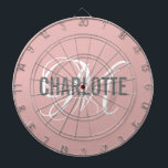 Tabla Dardos Nome moderno do monograma cor-de-rosa<br><div class="desc">Conselho de dardo cor-de-rosa pincelado moderno com um nome de tipografia de cinza e um monograma branco. Personalize com nome e inicial.</div>