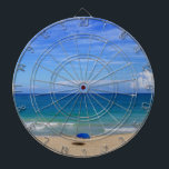 Tabla Dardos Oceano Guarda-chuva de praia<br><div class="desc">Uma vista oceânica com um guarda-chuva azul de praia.</div>