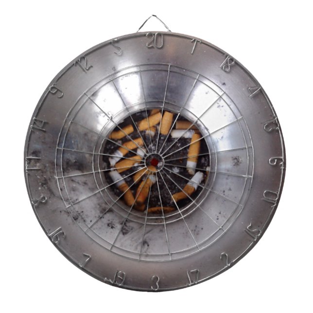 Tabla Dardos Pontas de cigarro no cinzeiro de prata dos (Frente)