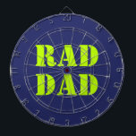 Tabla Dardos Típica moderna azul-marinho verde-Pai-vermelho<br><div class="desc">Placa de arte legal neon verde e azul-marinho neon verde e placa moderna de tipografia Pai. presente de excelente para o seu pai para o Dia do Pai ou para o seu aniversário. Verifique o resto da coleção para itens de coordenação correspondentes.</div>