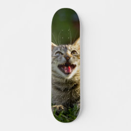 Tabla de Skate Gato Aullando en la Grama