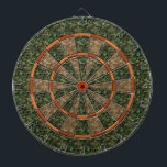Tablero Dardos Laranja do verde de caçador da camuflagem<br><div class="desc">Este dartboard temático da caça tem um teste padrão verde e marrom do camo e umas máscaras alternas da laranja. Este é um grande conselho do jogo para outdoorsmen,  caçadores e homens com as cavernas camuflagem-temáticos do homem. Veja mais variações em nossa loja!</div>