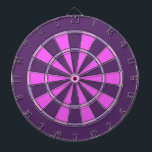 Tablero Dardos Rosa e feminino roxo<br><div class="desc">Este dartboard bonito é feito nas máscaras do roxo e do rosa. É um conselho bonito do jogo para a menina feminino em sua vida. Veja mais variações em nossa loja!</div>