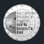 Tablero De Dardos Sou Bonita, Sou Boa Cinza Boliche<br><div class="desc">Arte bola de boliche Não me Odeio Porque sou Boas t-shirts, presentes e acessórios criados pelo ITD Sports Center apresentam a nossa obra de arte original de meia bola de boliche rosa no lado esquerdo com as palavras cor-de-rosa e rosa escuro no lado direito, Não me odeie porque sou Bonito,...</div>