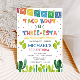 Taco sobre um convite para três esta