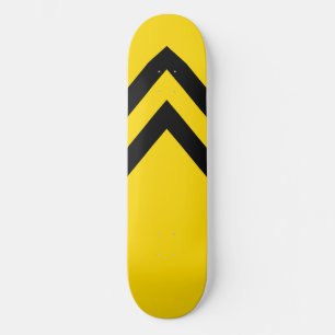 Tampa de Skate com Chevron Amarelo e Preto Ousado