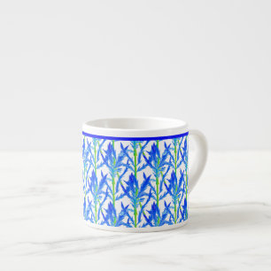 Tansy (L) em uma caneca Espresso