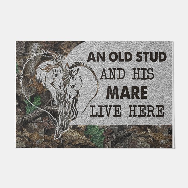 Tapete An Old Stud And His Mare Live Here (Frente)