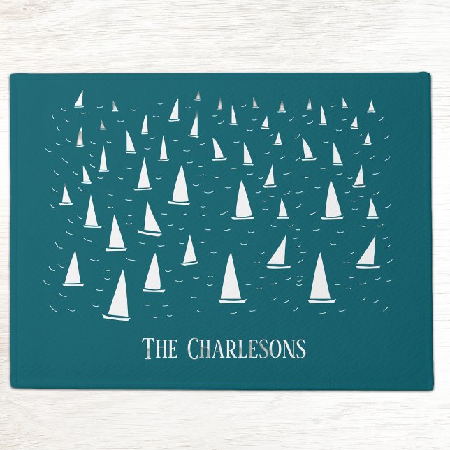 Tapete Barco à Vela Personalizado Náutico Verde Turquesa (Personalized family or boat name sailing boat regatta teal green doormat for lake or beach house)