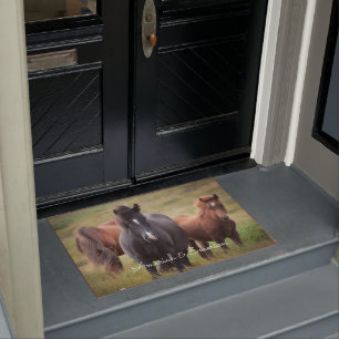 Tapete Belos Cavalos Grazando em Pastura Personalizada