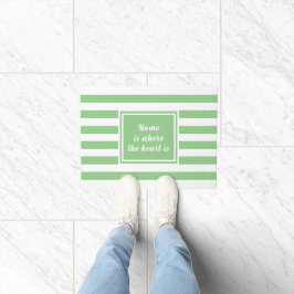 Tapete Bem-vindo em Sage & White Stripe Personalizado